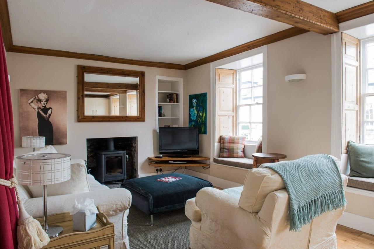 The Bear, Cowbridge Hotel Bagian luar foto
