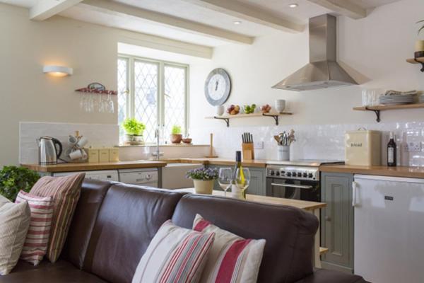 The Bear, Cowbridge Hotel Bagian luar foto