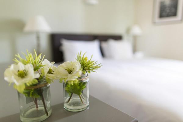 The Bear, Cowbridge Hotel Bagian luar foto