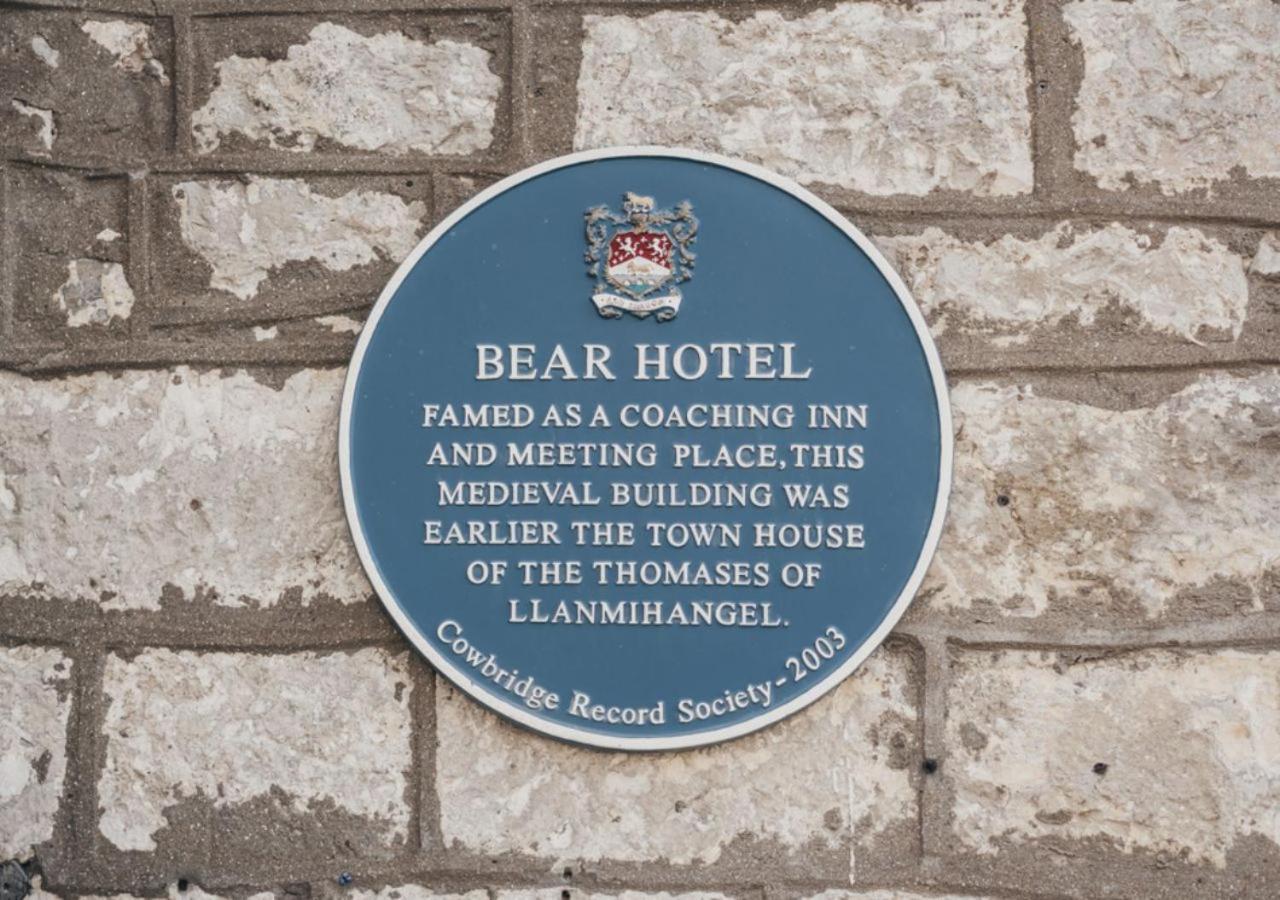 The Bear, Cowbridge Hotel Bagian luar foto