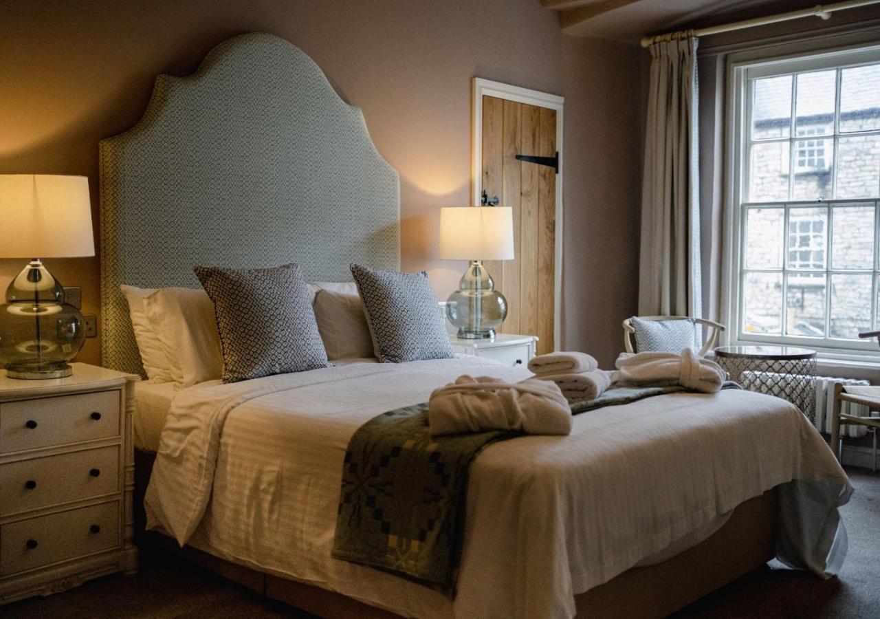 The Bear, Cowbridge Hotel Bagian luar foto