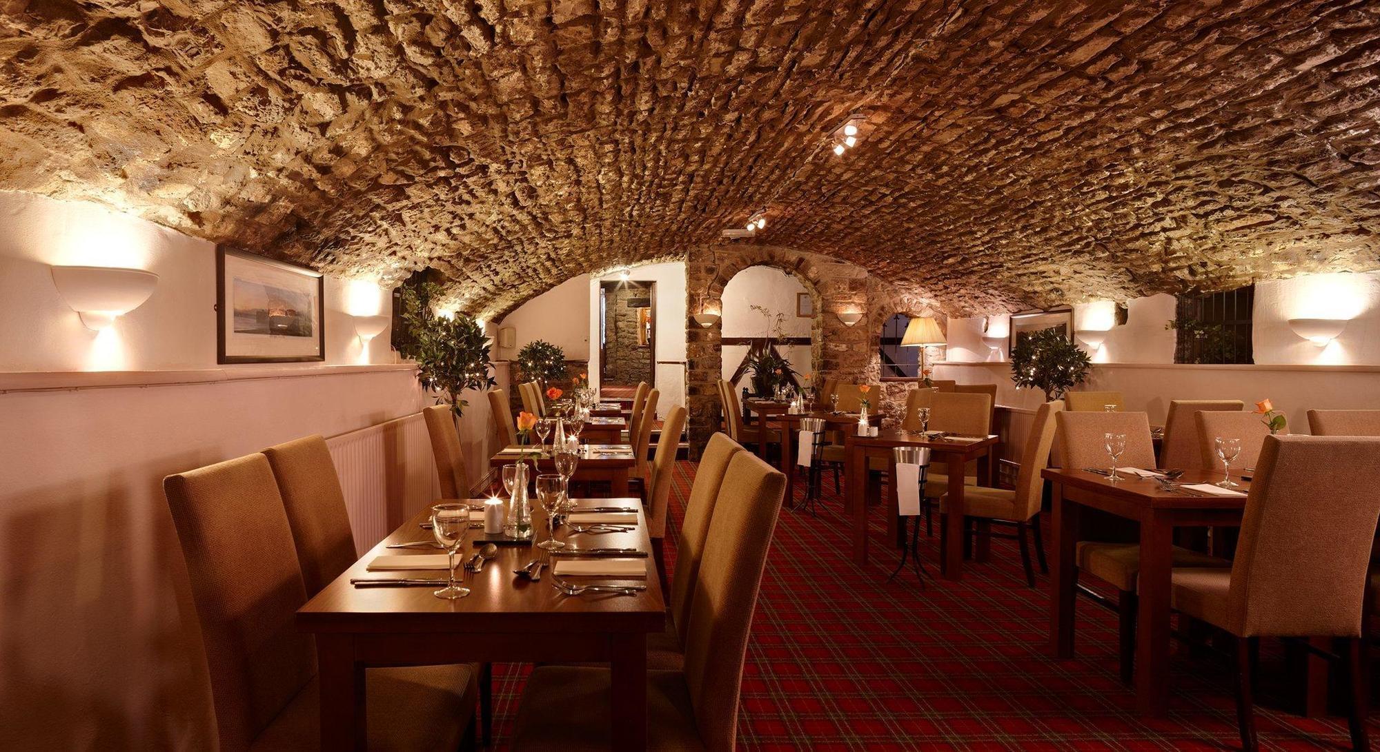 The Bear, Cowbridge Hotel Bagian luar foto