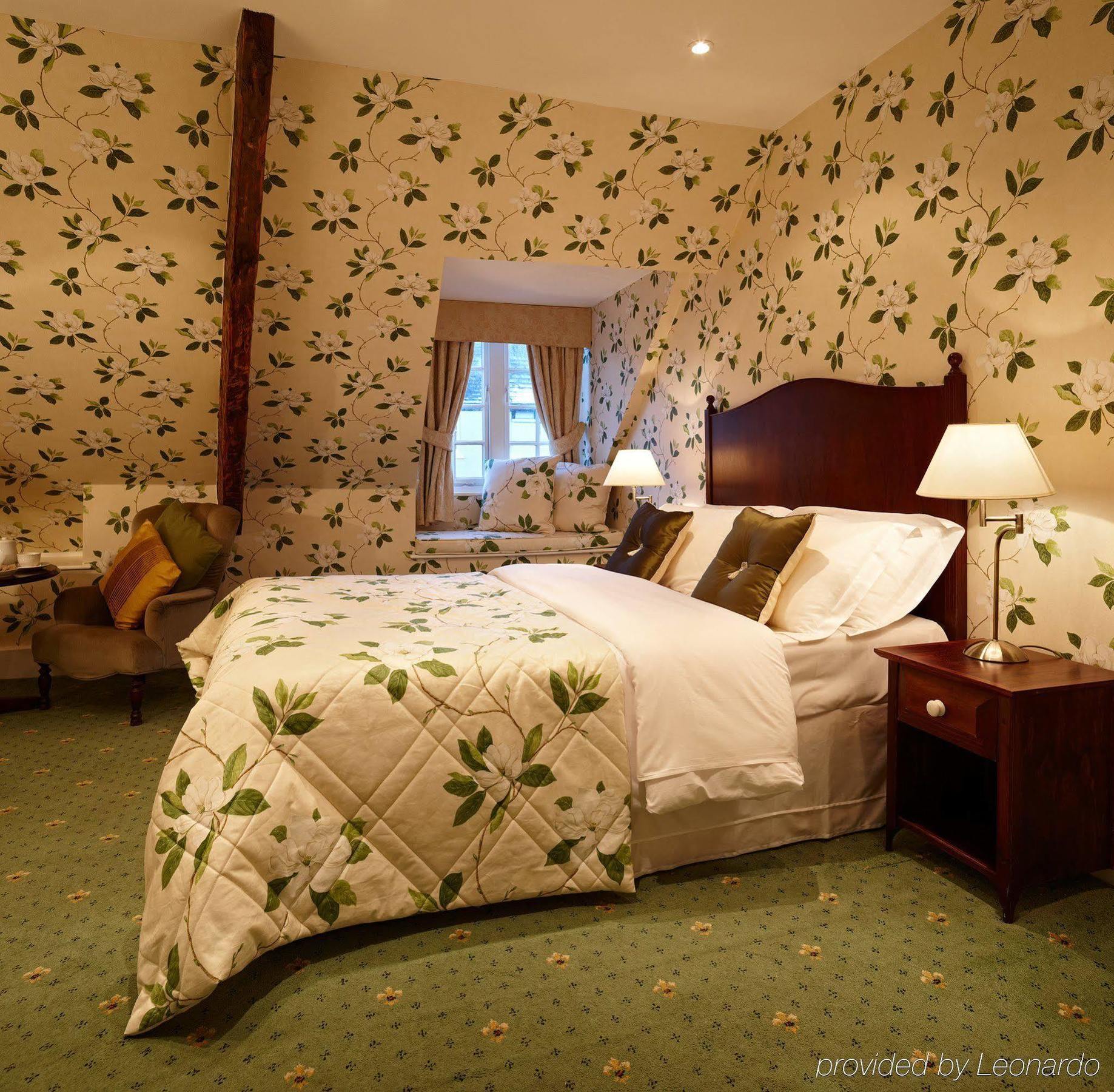 The Bear, Cowbridge Hotel Bagian luar foto