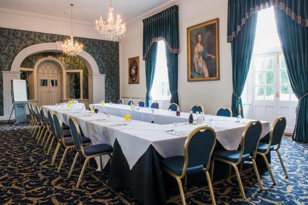 The Bear, Cowbridge Hotel Bagian luar foto