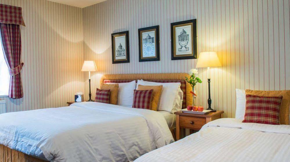 The Bear, Cowbridge Hotel Bagian luar foto