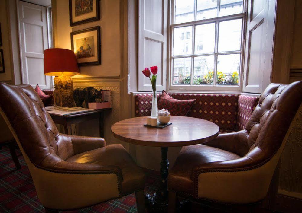 The Bear, Cowbridge Hotel Bagian luar foto